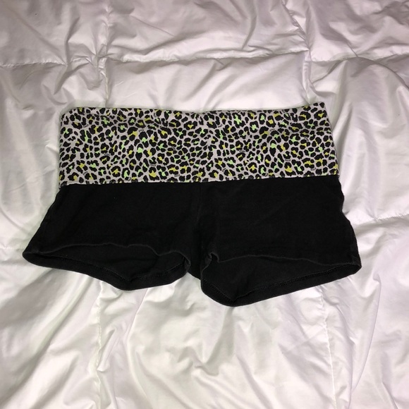 PINK Victoria's Secret Pants - Pink Yoga shorts 🛍
